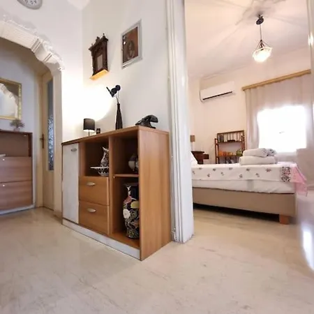 Aeolus House 아파트